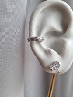 Piercing em prata e zircônias