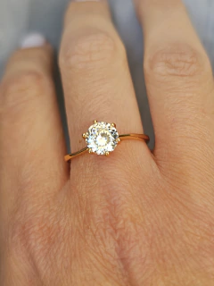 Anel solitário em prata banhada ouro e moissanite 6mm na internet