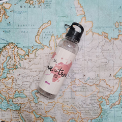 Botella plástica Love Travel. Rosa-negro