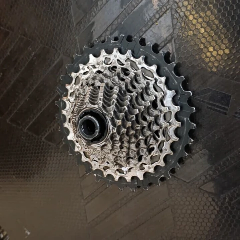 RUEDA TAPADA AERON