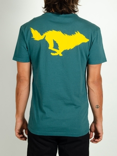 Remera El Solitario Lobo - Verde y Amarillo - comprar online