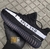 Adidas Yeezy masculino preto e branco na internet