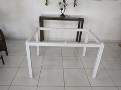 Mesa com pinos