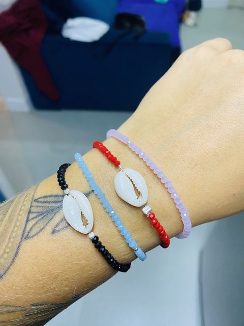 Pulseira Miçangas com Búzios preta