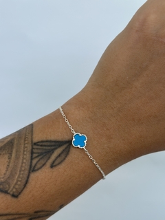 Pulseira Trevo Azul na internet
