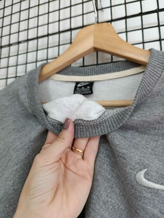 BUZO ALGODON S/CAPUCHA GREY - Jnsport.urban