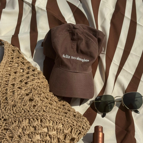 Boné feliz no simples