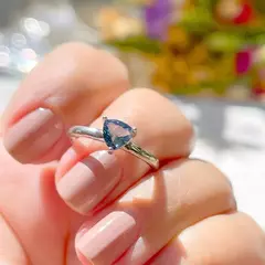 Anel Cristal Blue Triangular na internet