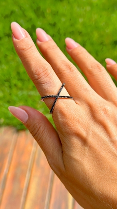 Anel Zirconia Negra Cruzado