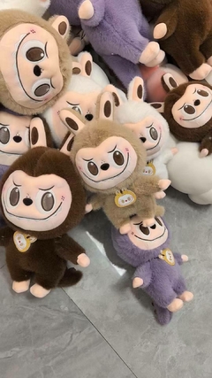 labubu zimomo 35cm El peluche de visón tiene una etiqueta en el pecho貂毛 拉布布 大首领35厘米 - CASA RU 