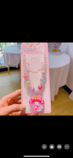 Un conjunto de pulseras de collar con luz 项链手链彩灯