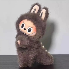 labubu zimomo 65cm El peluche de visón tiene una etiqueta en el pecho貂毛 拉布布 大首领65厘米 - comprar online