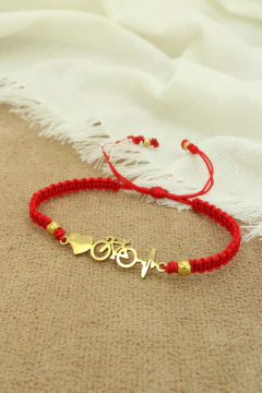 Pulsera corazón, bici, electrocardiograma en rojo en internet