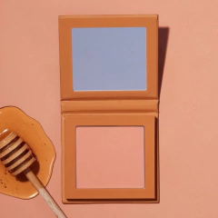KKW BEAUTY o HONEY LOVE BLUSH en internet