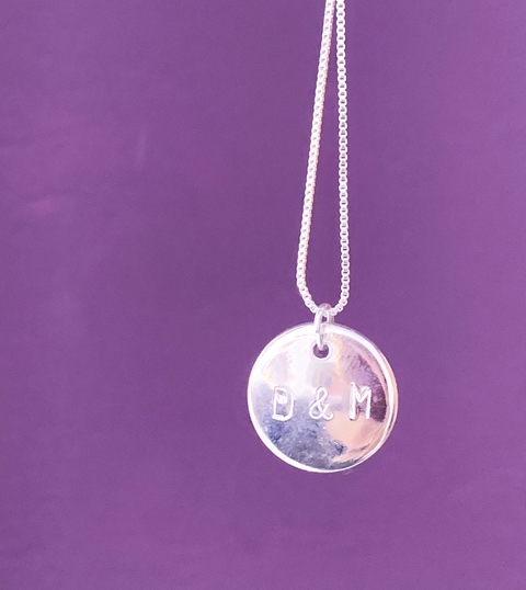 Colar medalha + letras