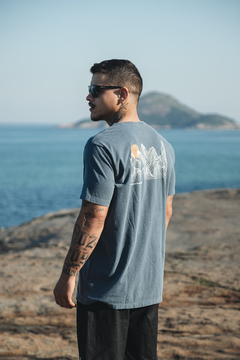 T-shirt Mountains na internet