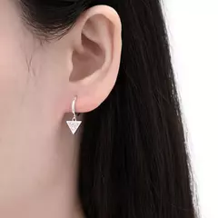 Aros Huggies de Plata 925, dijes triangulos con cubics 10mm 1.60g en internet