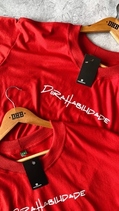 Camiseta DHB caligrafia Vermelha na internet
