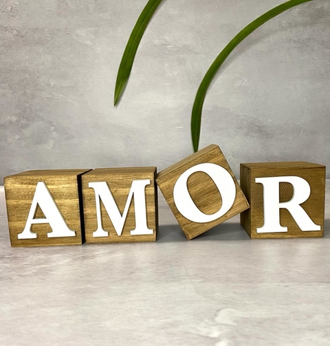Palavra Amor em Madeira Rústica