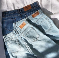Calça mom jeans na internet