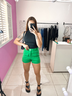 Short Utilitário Verde na internet