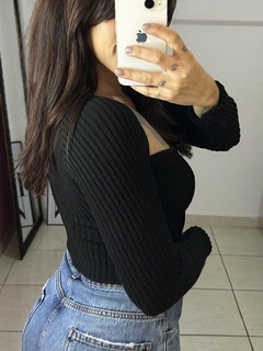 Cropped Gigi na internet