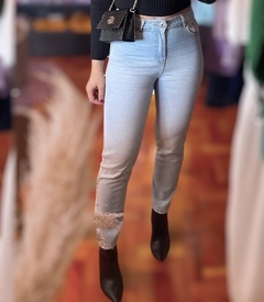 Calça mom jeans na internet
