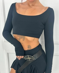 Cropped Lívia