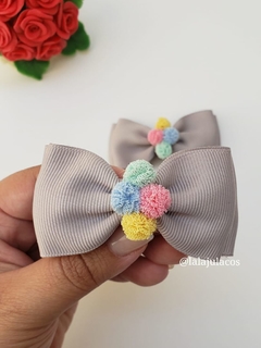 Laço Pompom delicado