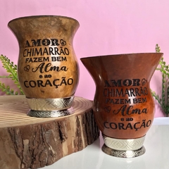 Cuia de Porongo Gravada a Laser (Amor e chimarrão fazem bem a alma e ao coração)