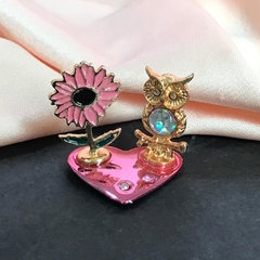 Enfeite de Metal Base Coração (Coruja + flor rosa)