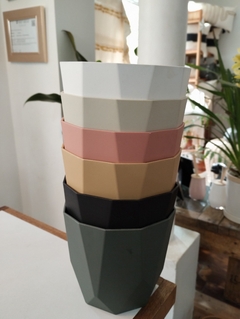 MACETA PLÁSTICO FACETADA