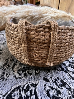 Cesta de fibra natural