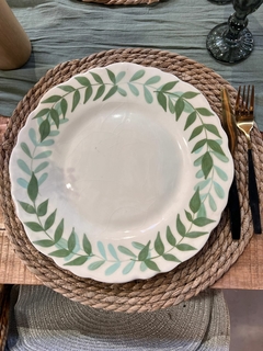 PLATO HOJAS VERDES