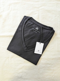 Remera V Amor - tienda online