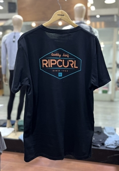 Remera Rip Curl negra en internet