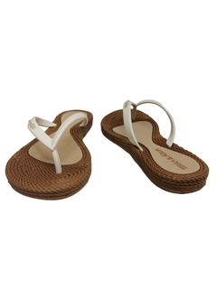 Chinelo de Dedo Caramelo com tiras Creme Terra e Água Ref 260900 na internet