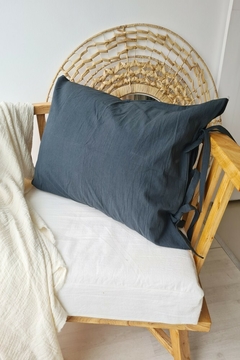 FUNDA DE ALMOHADA RAIPUR CON TIRAS - Di Ferro