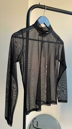 REMERA CUELLO ALTO ALASKA - LATENCIO