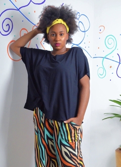 Blusa Morcego Manga Curta - Loja Babado de Chita - Moda simples e inteligente para quem valoriza estilo e autenticidade! Peças versáteis para todos os momentos
