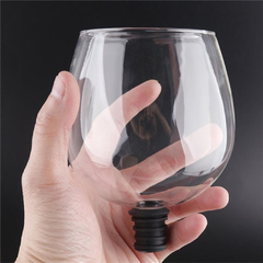 Imagem do Taça De Vinho Que Encaixa Na Garrafa