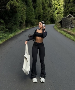Calça Flare preta - comprar online