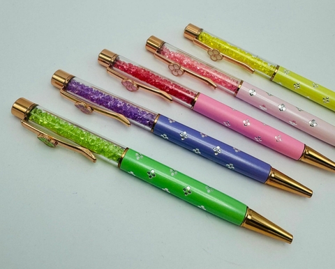 Caneta Luxo Cristal com Detalhe em Flor - Sofisticação e Elegância Refinada