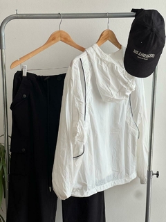 CAMPERA ROMPEVIENTO MARA en internet