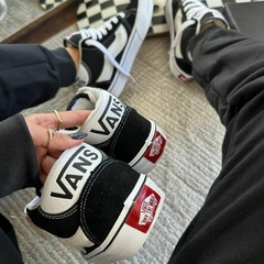 VANS KNU BOTA en internet