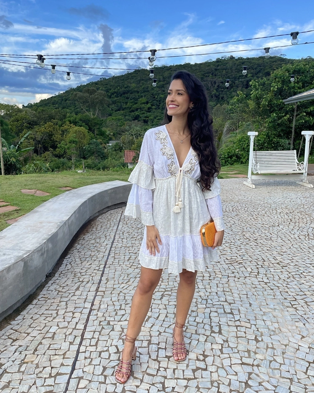 Vestido indiano curto bordado com manguinha Branco