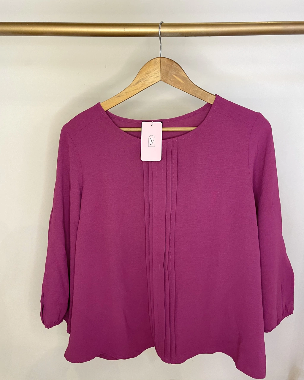 Camisa fúcsia manga 3/4 com detalhe de pregas