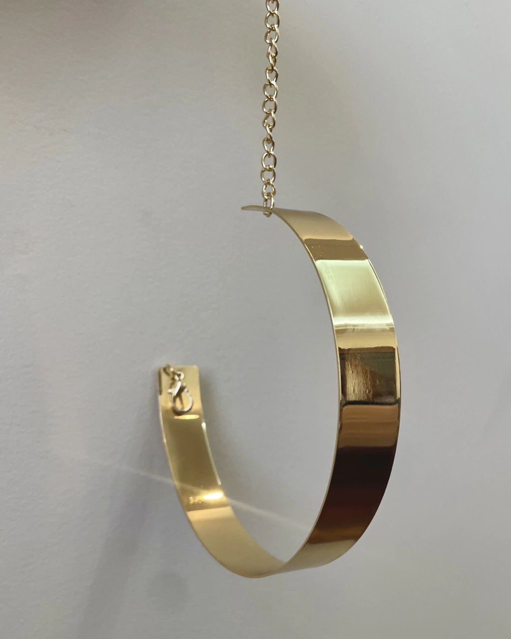 Choker estruturada metalizada