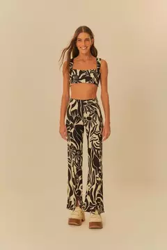 Calça flare estampada delicadeza surreal
