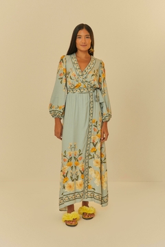 vestido estampado borboleta em flor